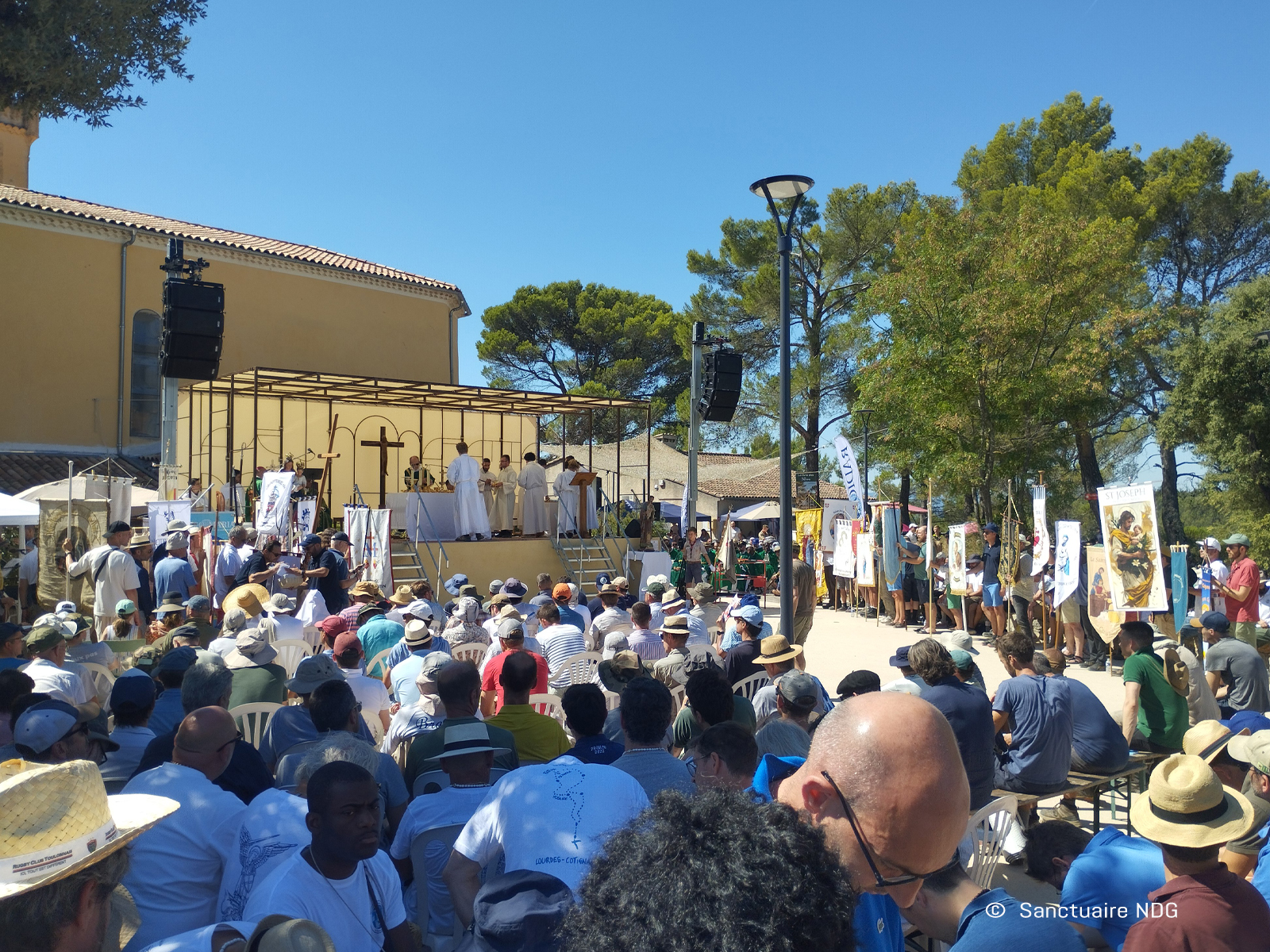messe-dimanche-autel